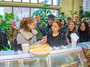 На московских ярмарках в марте пройдут дегустации сыров, мясных деликатесов и кофе